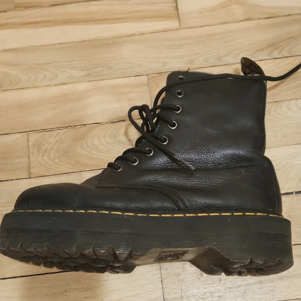 Dr. Martens Black Ankle Boots with Cream Lining - Picture 7 of 16
